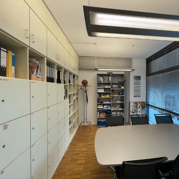 odesign aus den 90er Jahren_Fachkräftemangel_Homeoffice oder Büro_Bürodesign für 08-15 Firmenbüros, in denen keiner arbeiten will_Workplace Innovations GmbH_10