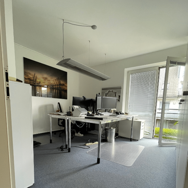 Veraltetes Bürodesign aus den 90er Jahren_Fachkräftemangel_Homeoffice oder Büro_Bürodesign für 08-15 Firmenbüros, in denen keiner arbeiten will_Workplace Innovations GmbH_2