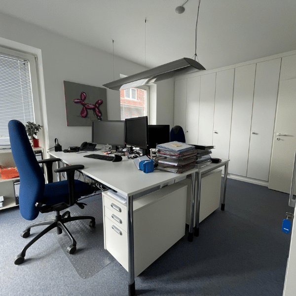 Veraltetes Bürodesign aus den 90er Jahren_Fachkräftemangel_Homeoffice oder Büro_Bürodesign für 08-15 Firmenbüros, in denen keiner arbeiten will_Workplace Innovations GmbH_2