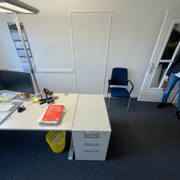 Veraltetes Bürodesign aus den 90er Jahren_Fachkräftemangel_Homeoffice oder Büro_Bürodesign für 08-15 Firmenbüros, in denen keiner arbeiten will_Workplace Innovations GmbH_2